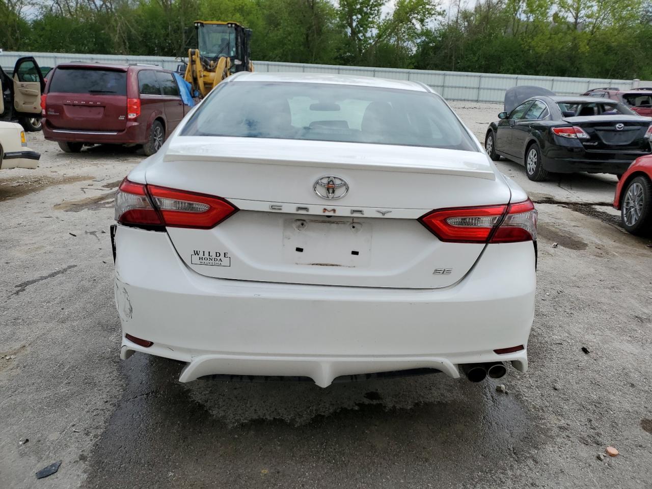 4T1B11HK7JU098211 TOYOTA CAMRY 2018