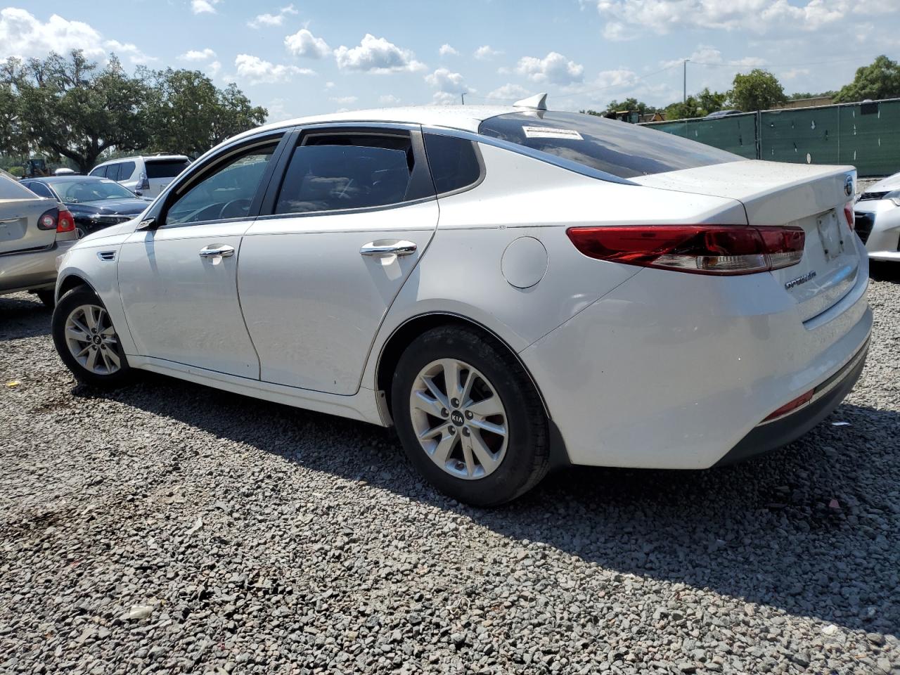 KNAGT4L38H5137864 2017 Kia Optima Lx