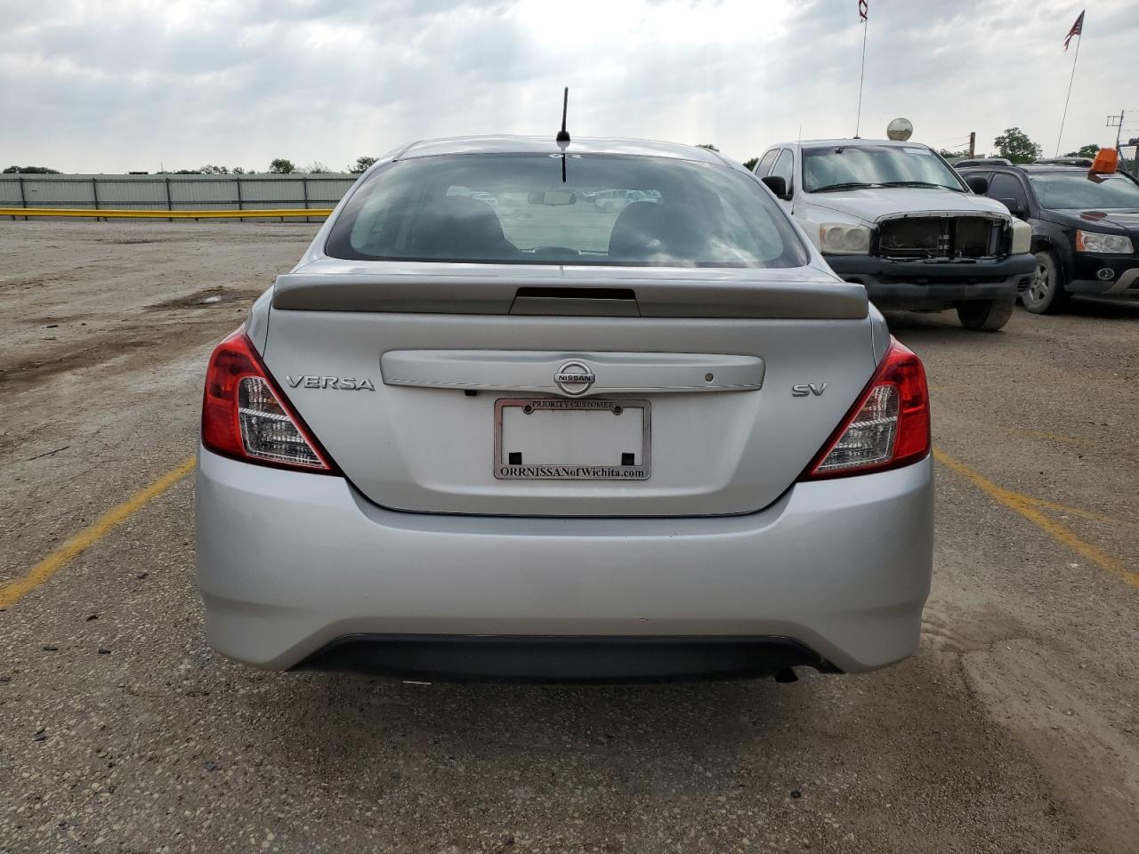 3N1CN7APXKL841335 NISSAN VERSA 2019