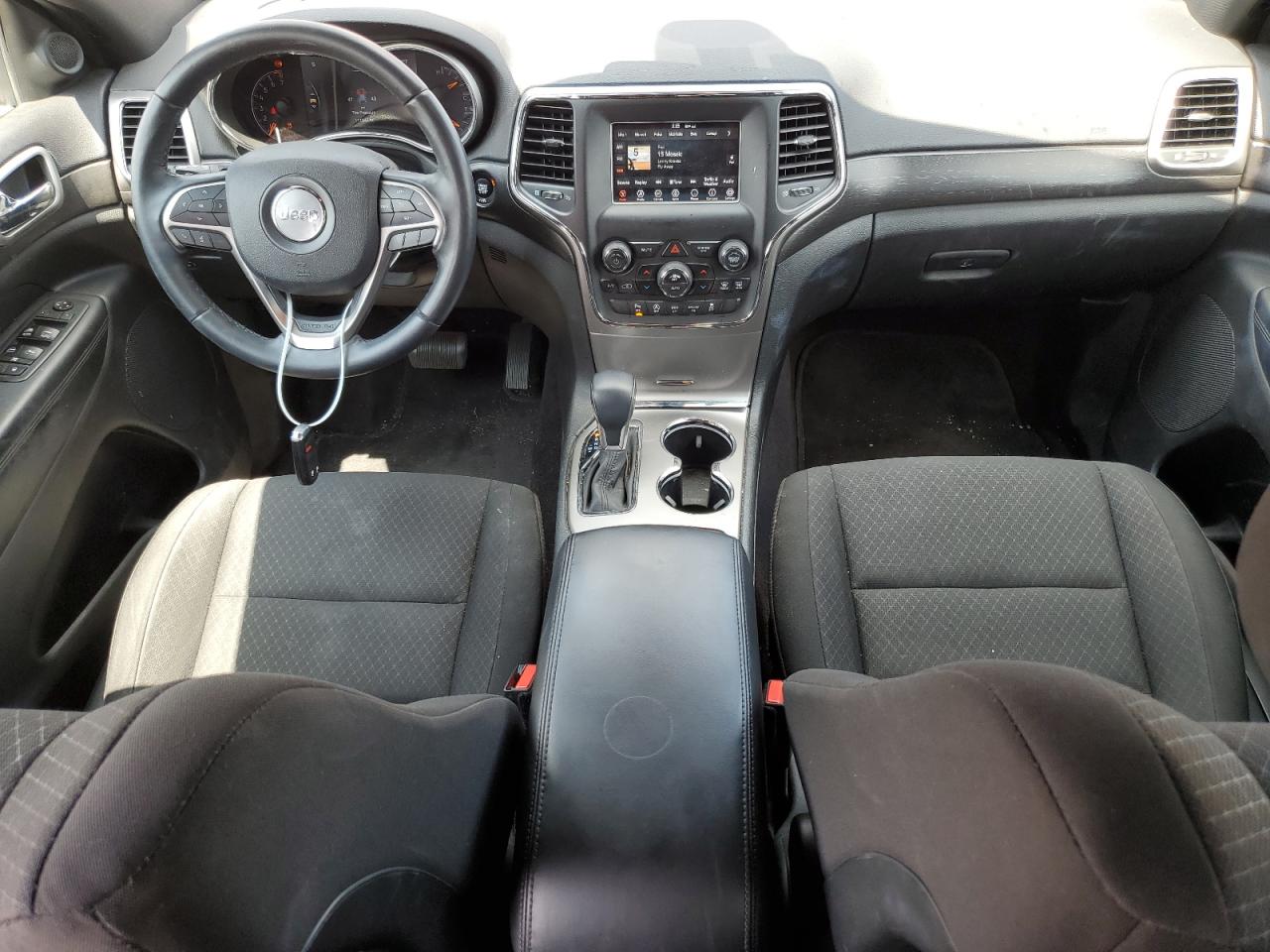 1C4RJFAG0JC335617 2018 Jeep Grand Cherokee Laredo