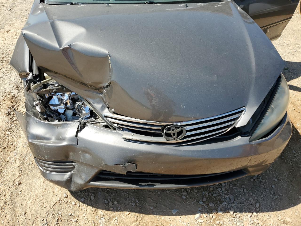 4T1BE30K45U529377 2005 Toyota Camry Le