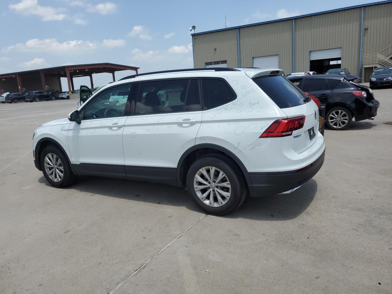 3VV0B7AX6KM123267 2019 Volkswagen Tiguan S