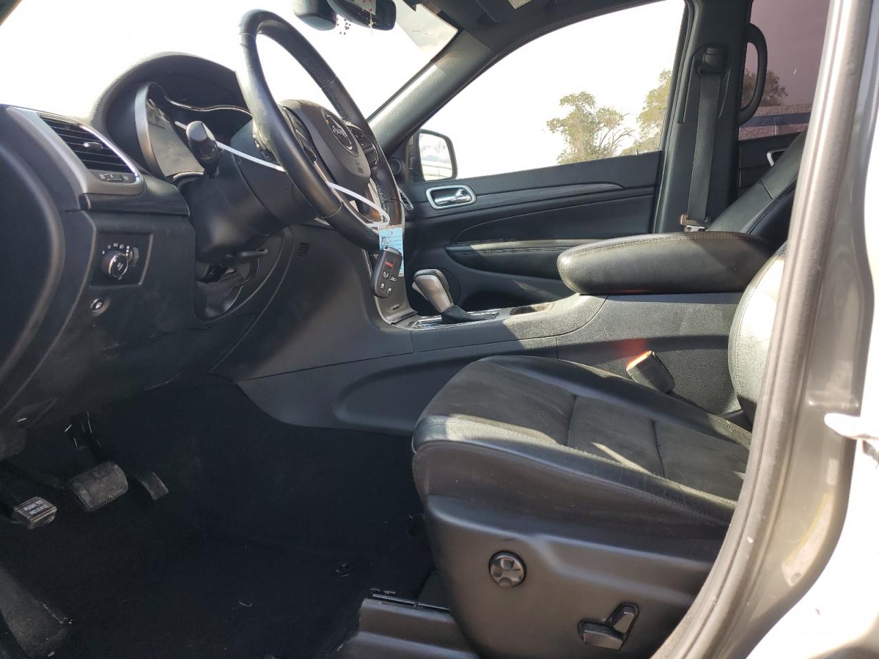 1C4RJEAG3KC763516 2019 Jeep Grand Cherokee Laredo