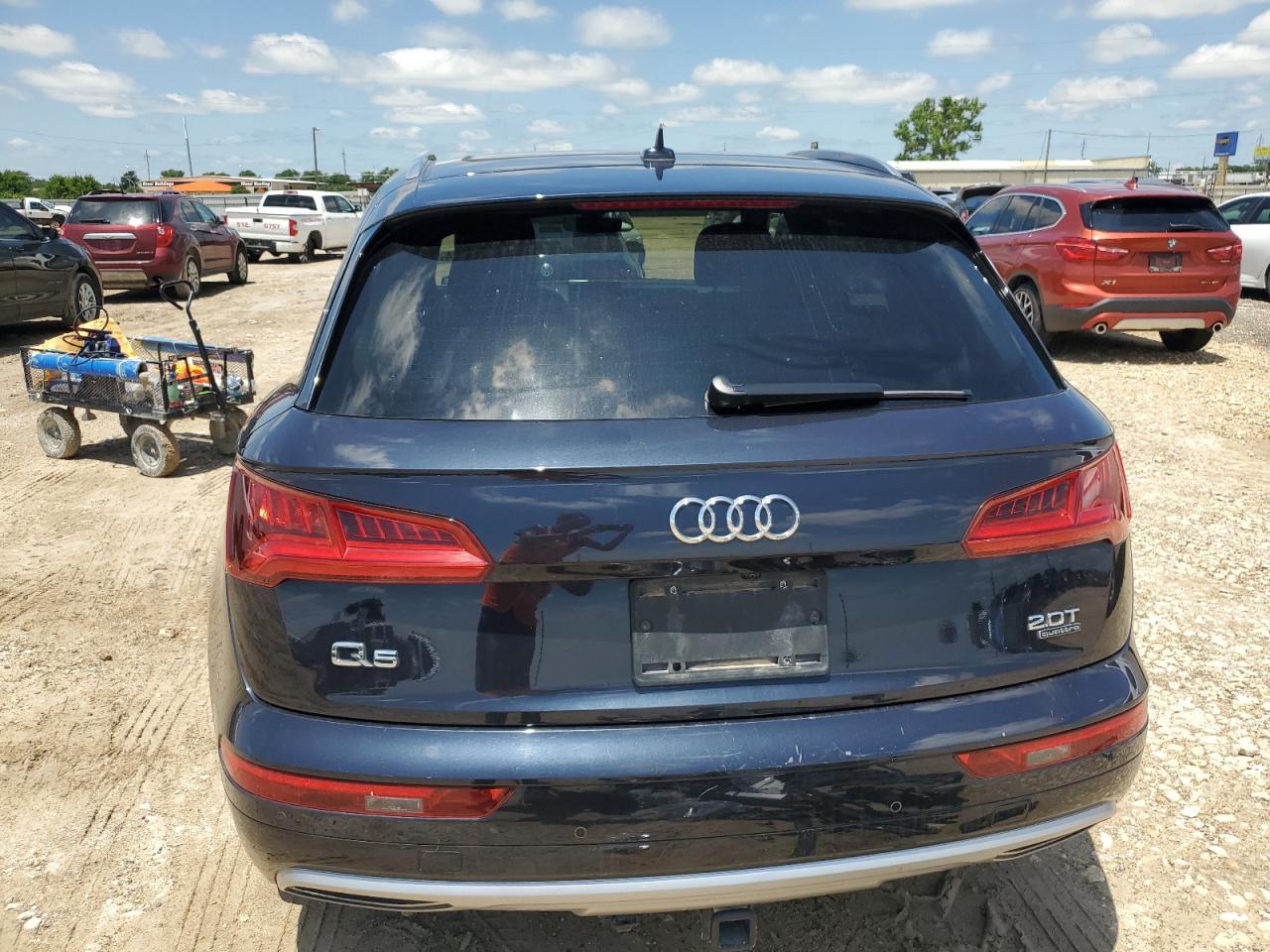 WA1CNAFY5J2044240 2018 Audi Q5 Prestige