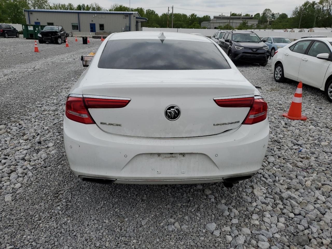 1G4ZP5SS2HU135642 2017 Buick Lacrosse Essence