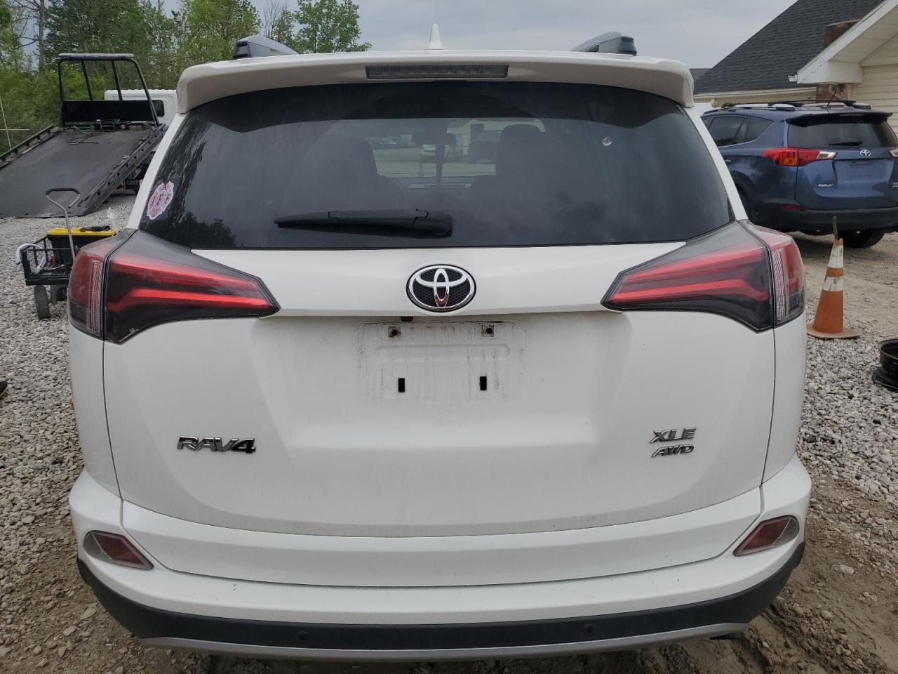 JTMRFREV2HD212658 2017 Toyota Rav4 Xle