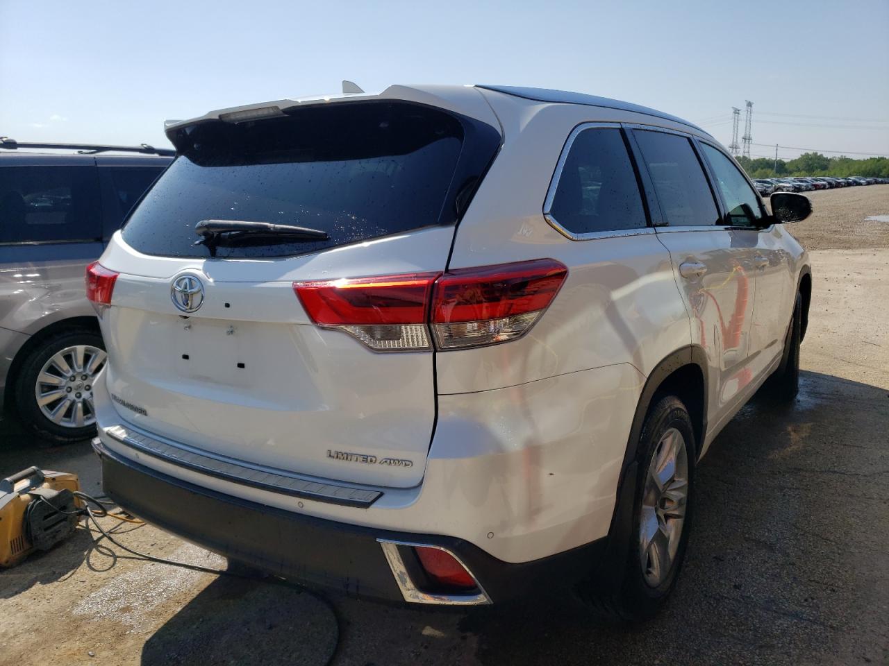 Lot #2952437364 2017 TOYOTA HIGHLANDER