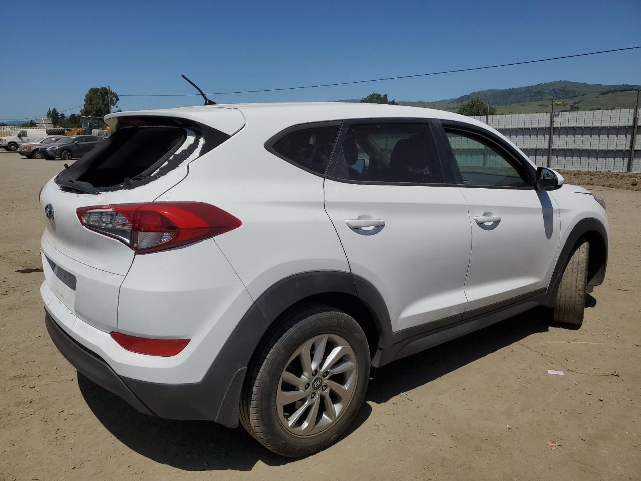 KM8J23A4XJU813319 2018 Hyundai Tucson Se