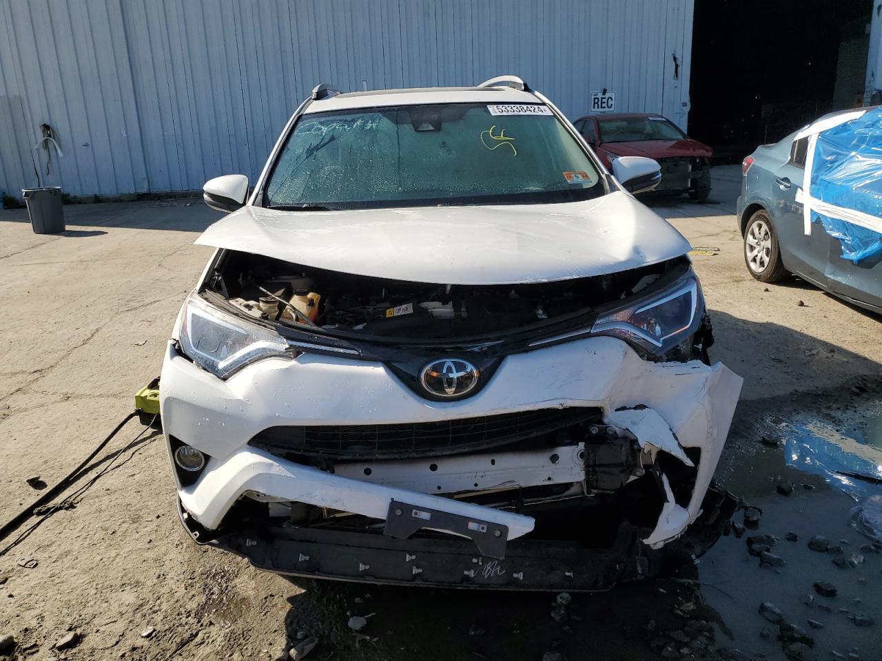 JTMRFREV9HJ122182 2017 Toyota Rav4 Xle