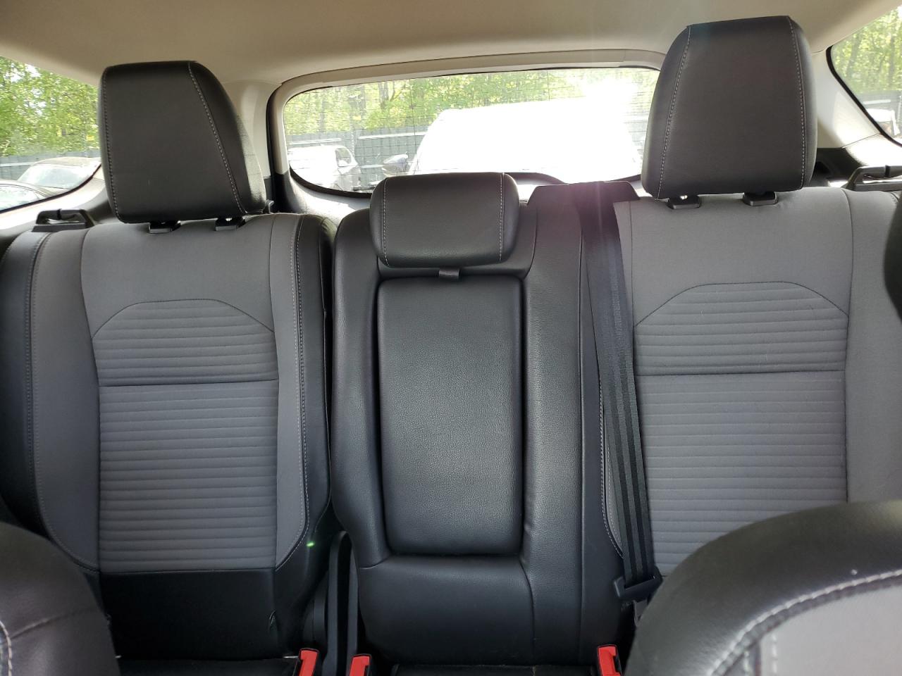 1FMCU9J98HUB25301 FORD ESCAPE 2017