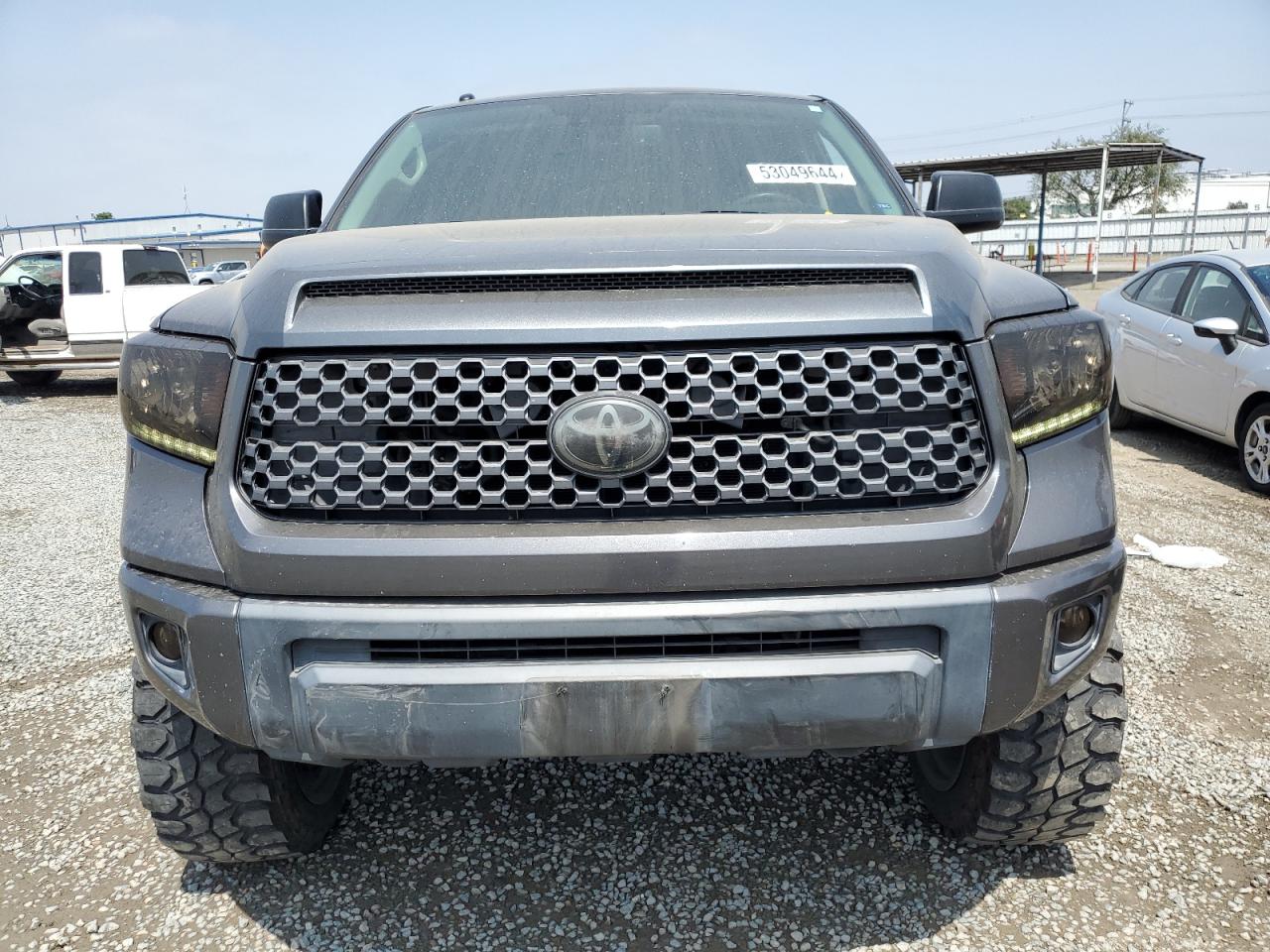 5TFDW5F14JX686615 2018 Toyota Tundra Crewmax Sr5