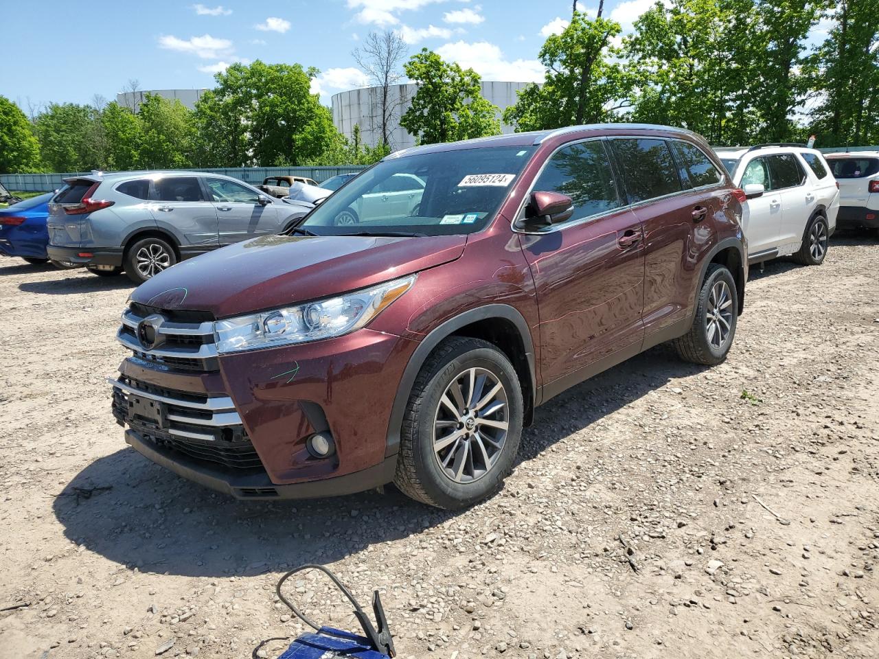 5TDJZRFH5KS718588 2019 Toyota Highlander Se