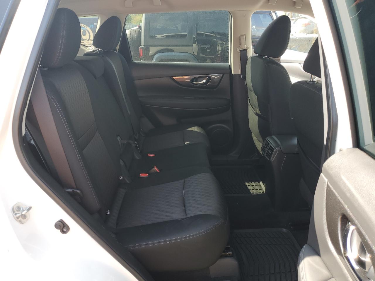 KNMAT2MT1HP593429 NISSAN ROGUE 2017