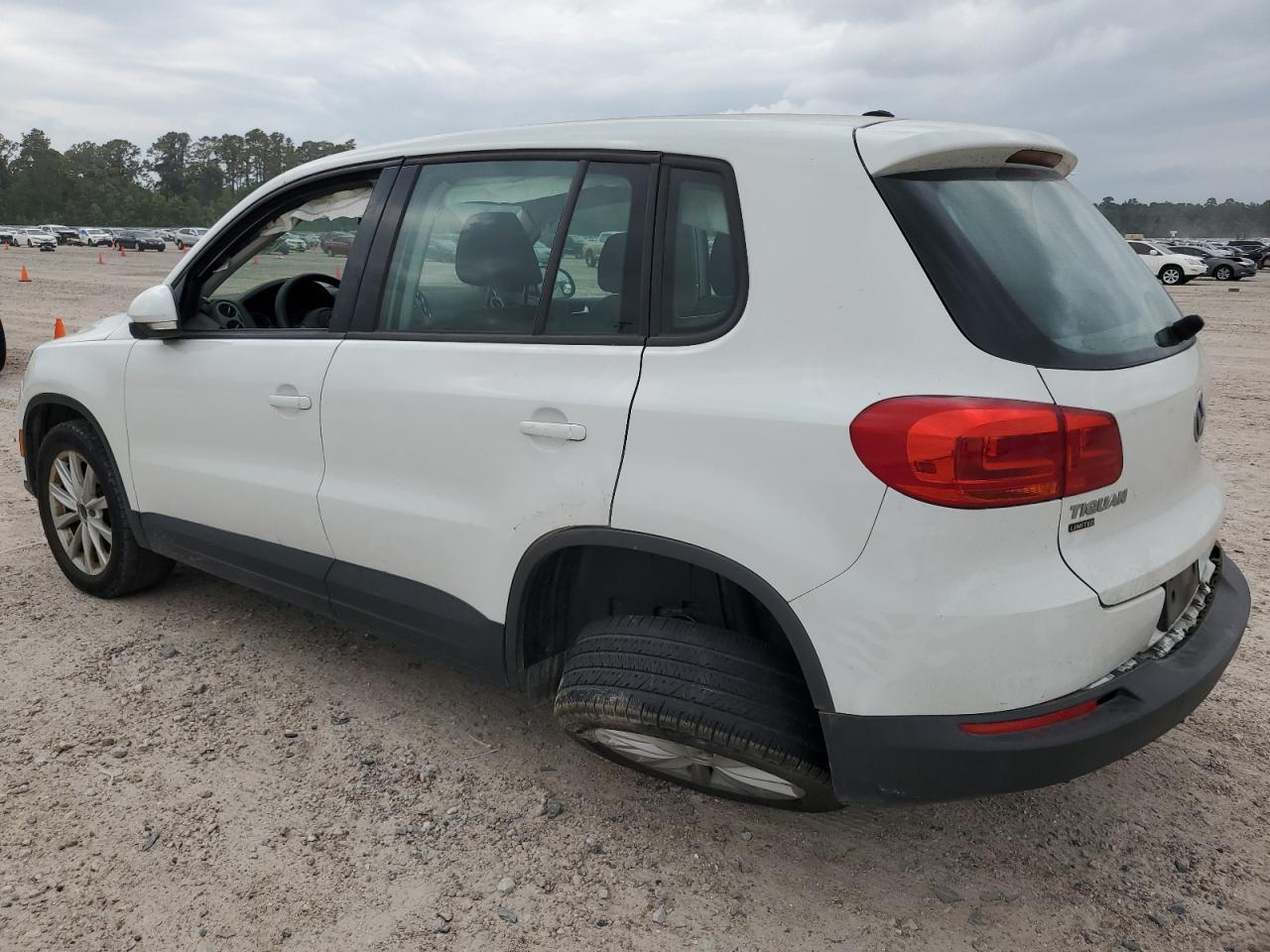 WVGAV7AX7HK050402 2017 Volkswagen Tiguan S