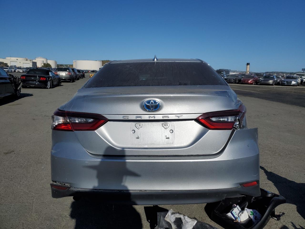 2021 Toyota Camry Le vin: 4T1H31AK8MU569995