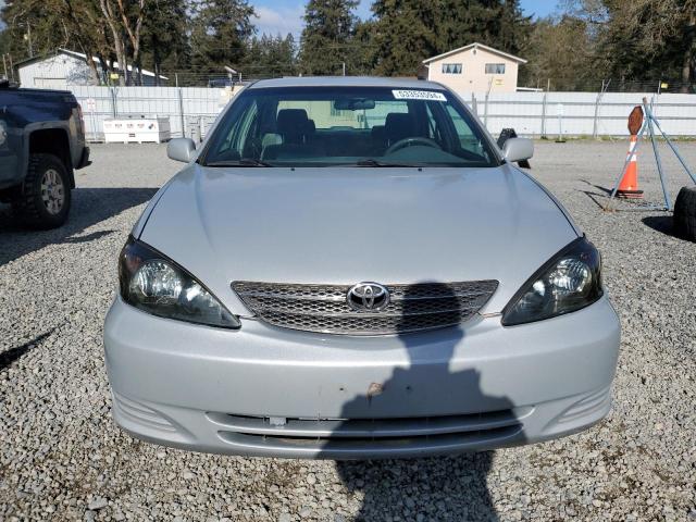 2002 Toyota Camry Le VIN: JTDBE32K620132547 Lot: 56497044