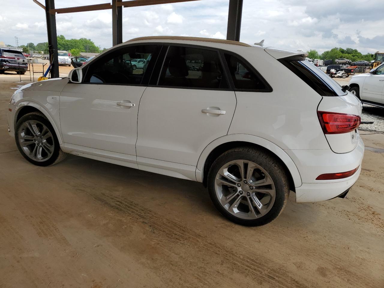 WA1BCCFSXJR007605 2018 Audi Q3 Premium