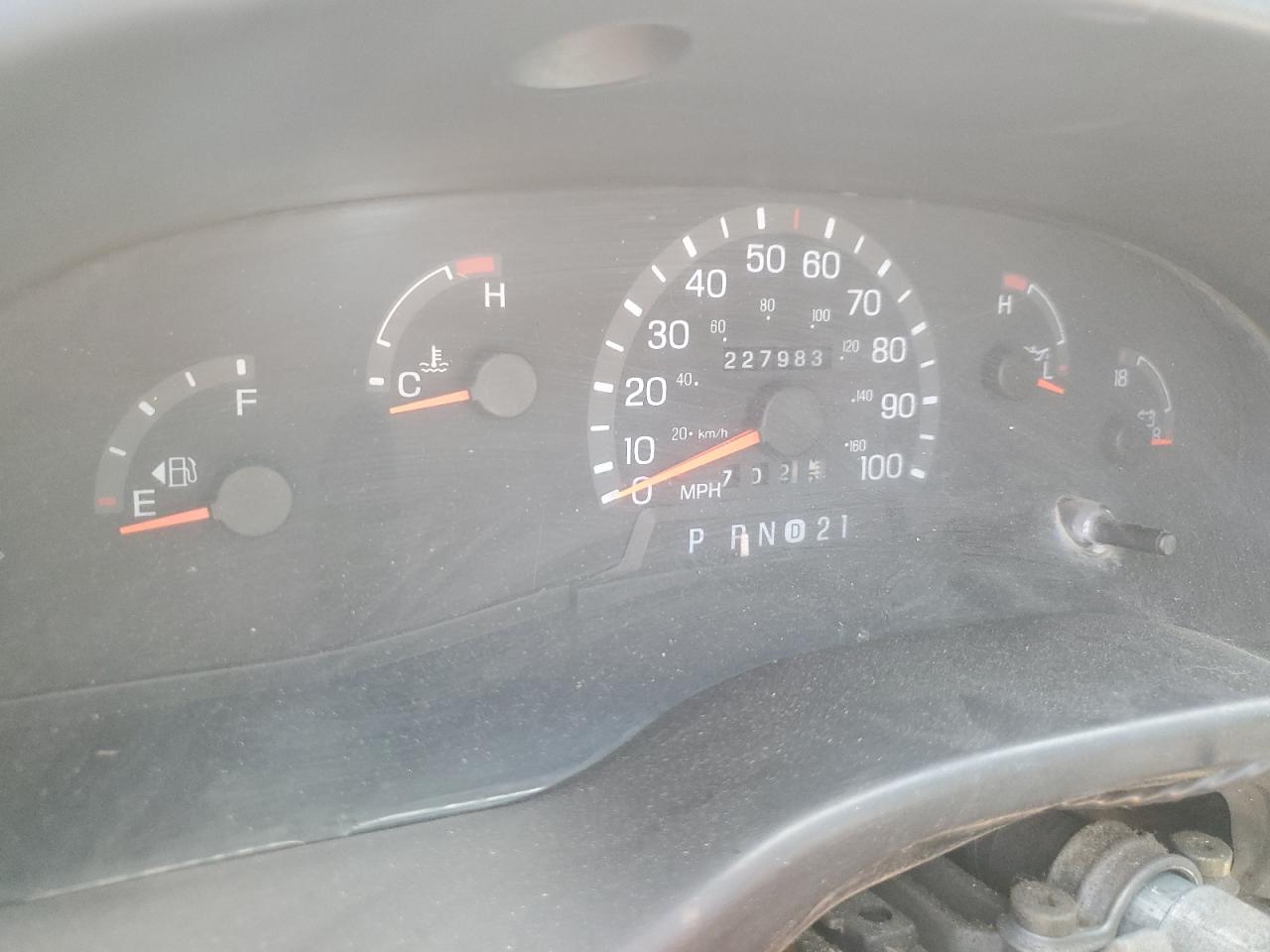 1FTEE146XVHA47816 1997 Ford Econoline E150 Van