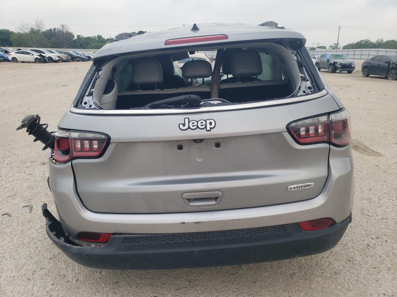 3C4NJCBB4JT186536 2018 Jeep Compass Latitude