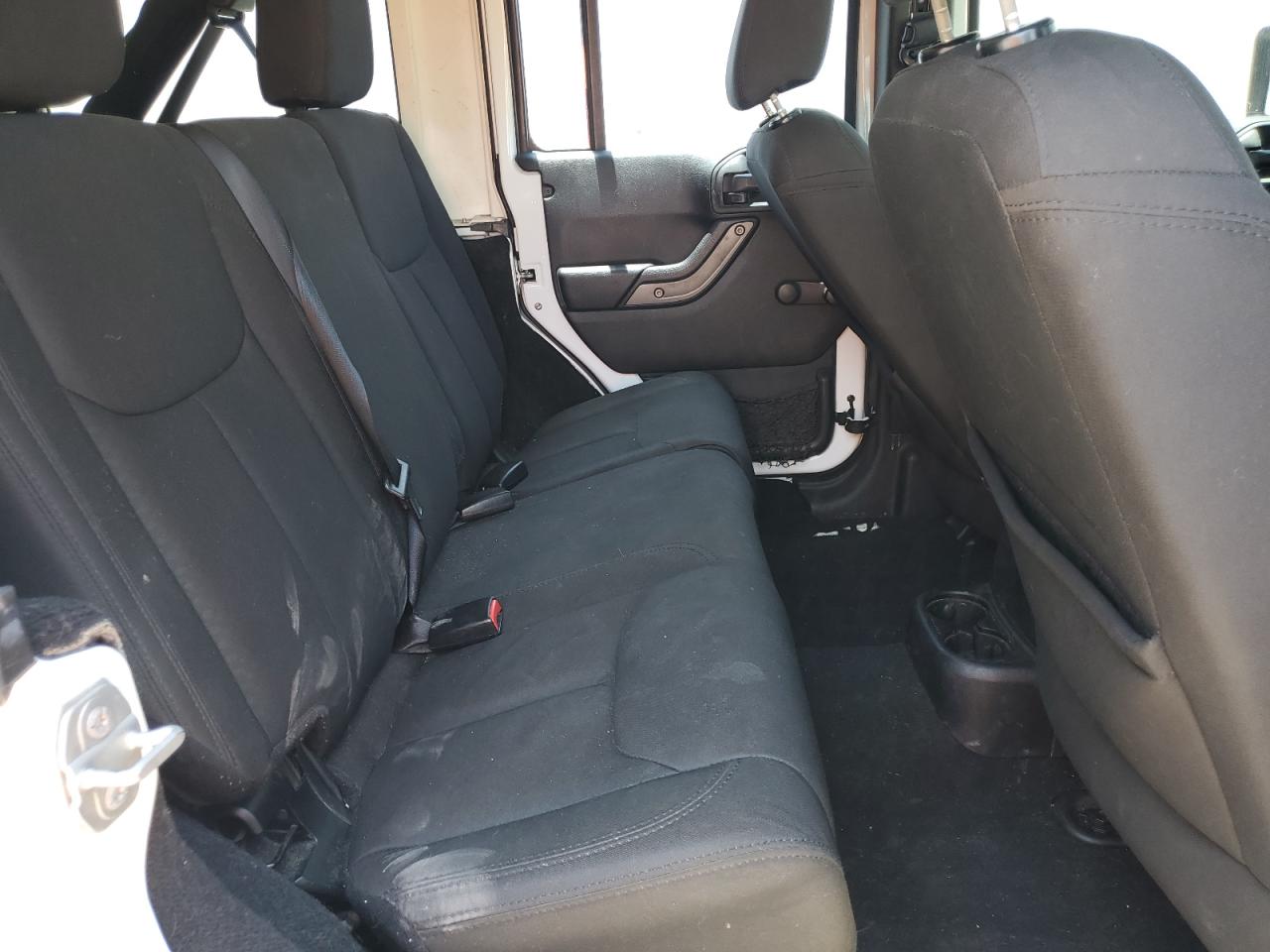 1C4BJWDG6FL635943 2015 Jeep Wrangler Unlimited Sport