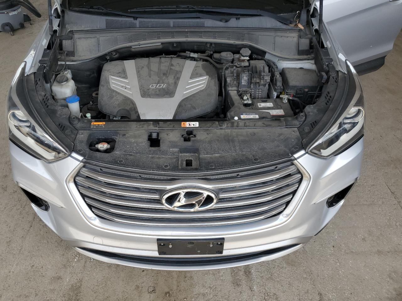 KM8SMDHF2HU180692 2017 Hyundai Santa Fe Se