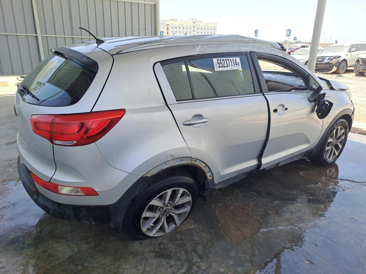 U5YPB81A1GL683207 Auction: COPART UAE Lot: 55237114 Location: HALBAN - THE SULTANATE OF OMAN U5YPB81A1GL683207 KIA SPORTAGE 2016 SILVER Photo 4