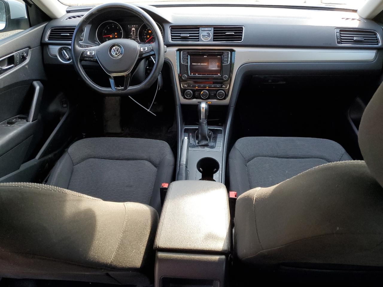 1VWAT7A31HC050233 2017 Volkswagen Passat S