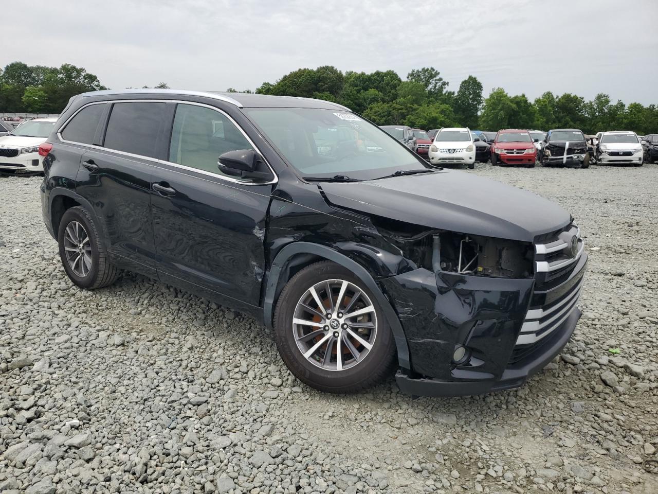 5TDKZRFH6JS539690 2018 Toyota Highlander Se