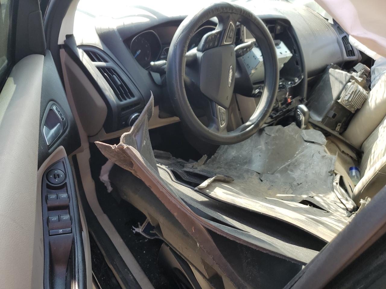 1FADP3F27GL304562 2016 Ford Focus Se