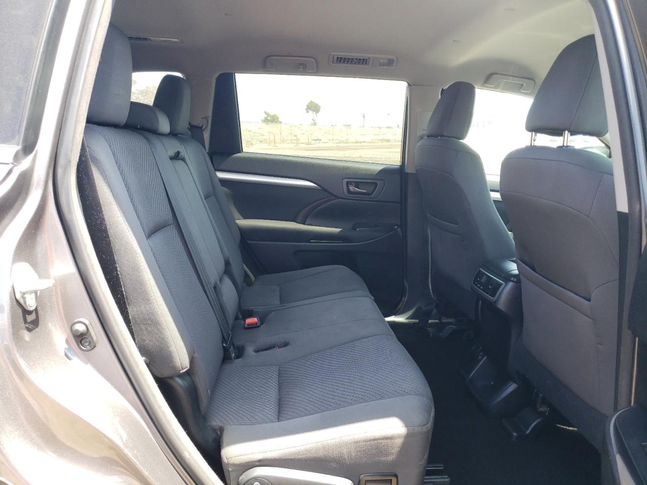 5TDZKRFH2GS142893 2016 Toyota Highlander Le