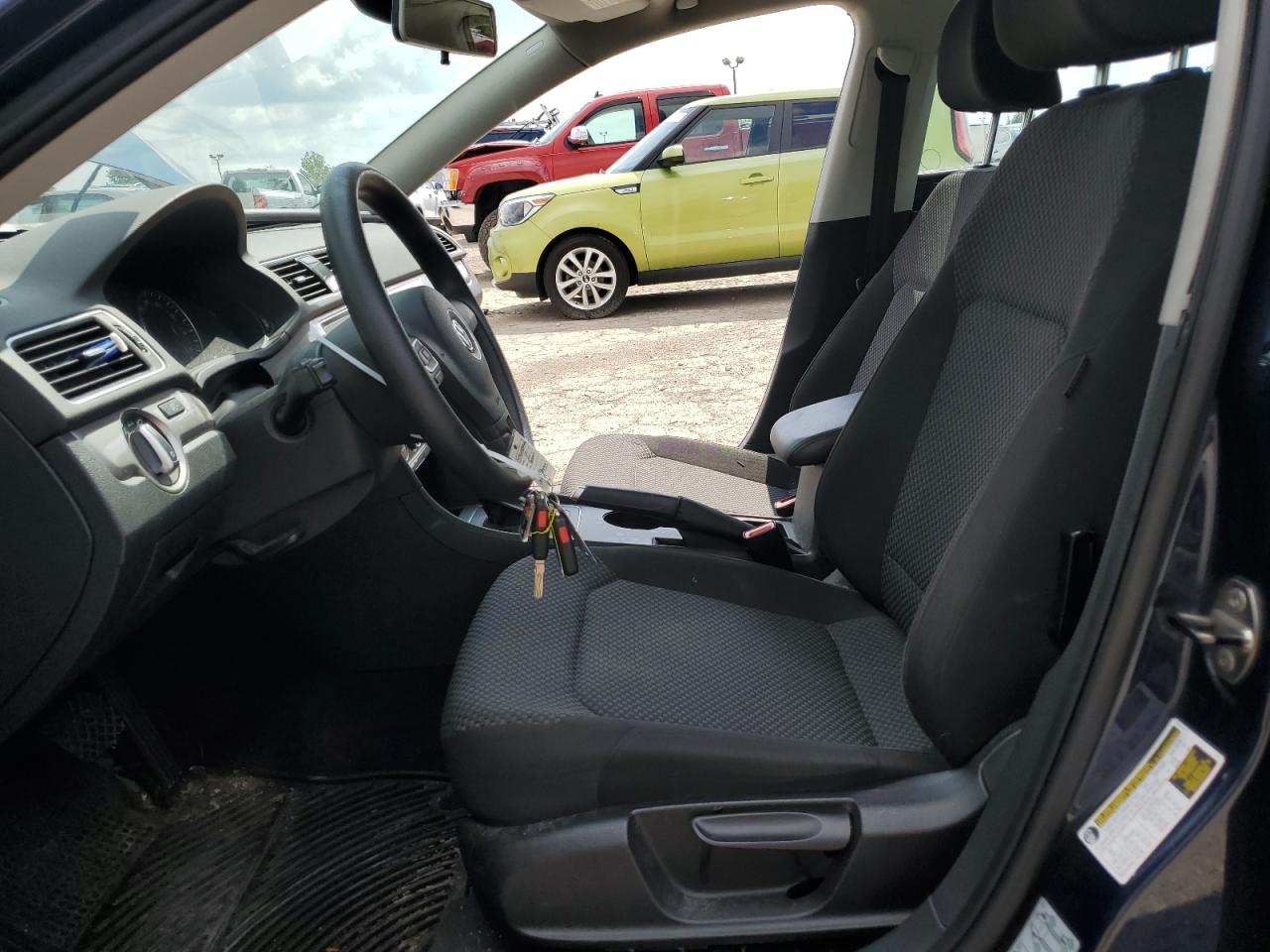 1VWAH7A33CC018961 2012 Volkswagen Passat S