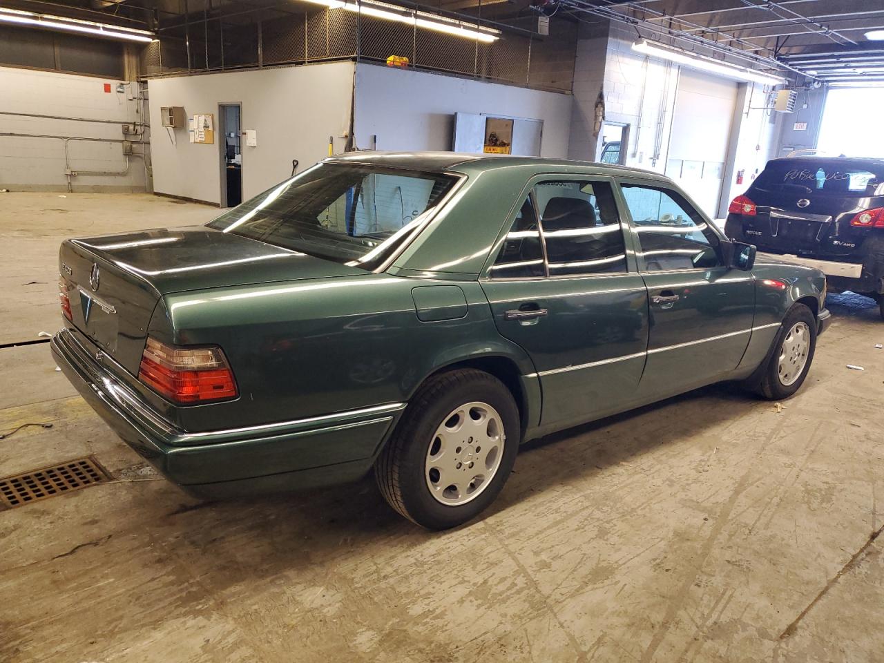 WDBEA32E9RC051603 1994 Mercedes-Benz E 320