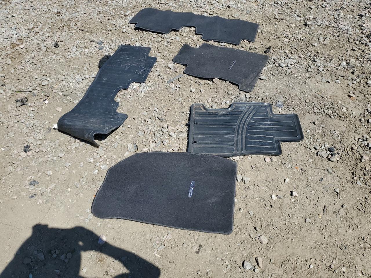 1HGEM215X4L052449 2004 Honda Civic Lx