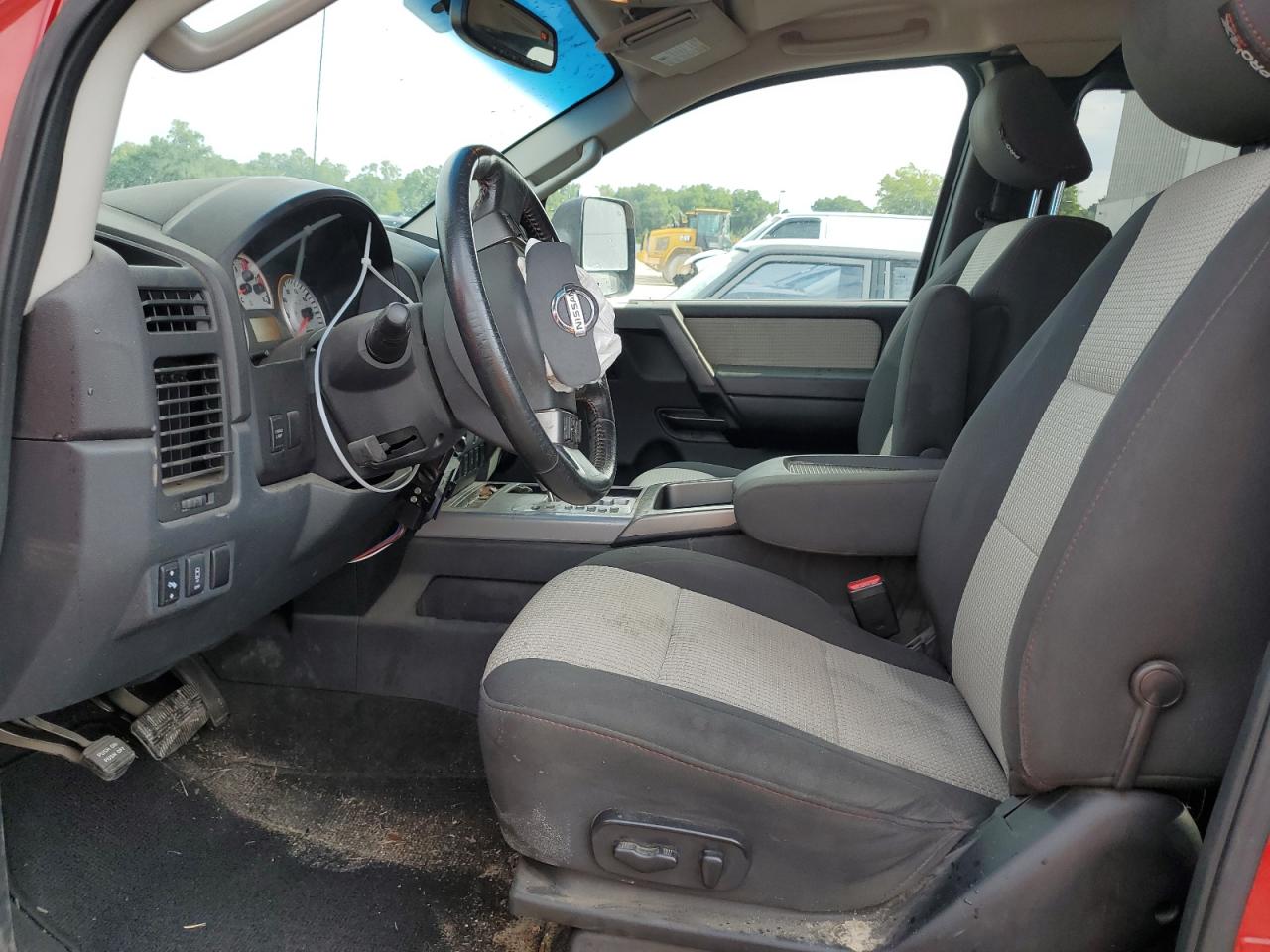 1N6AA0CC2CN331335 2012 Nissan Titan S