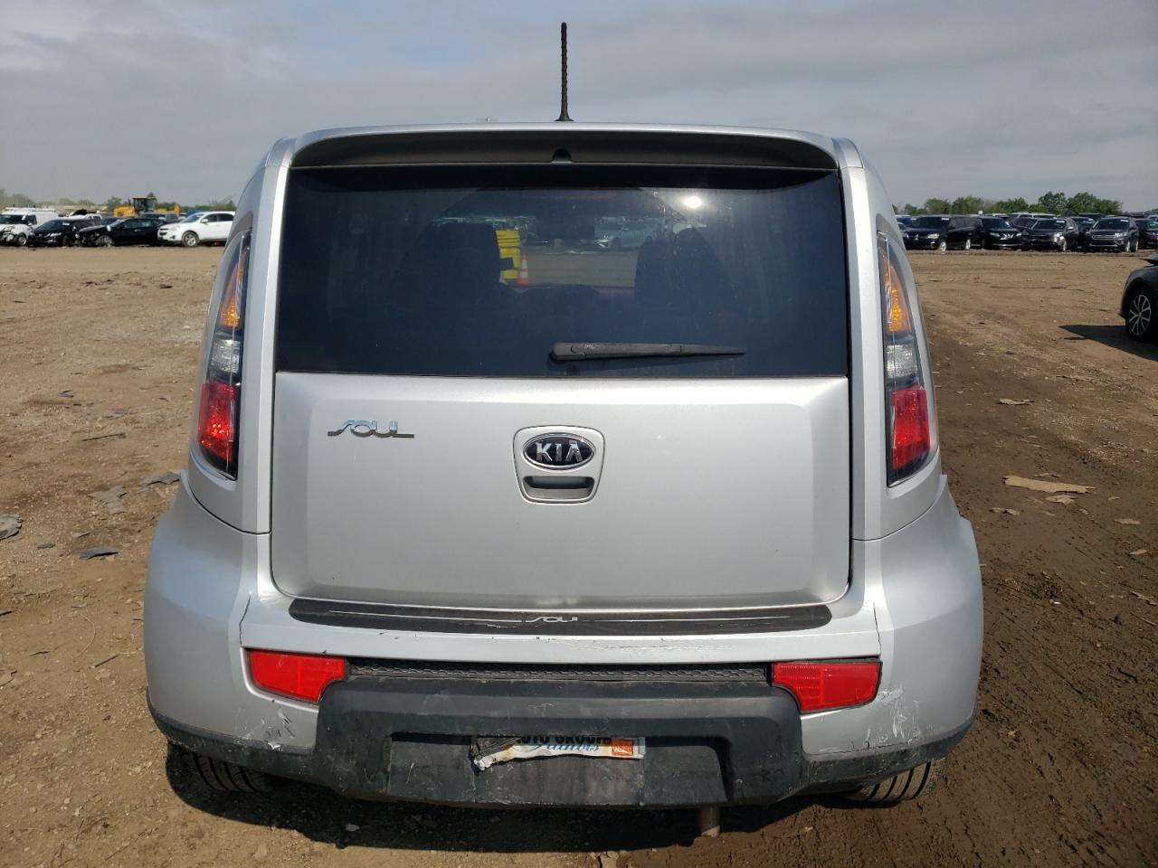 KNDJT2A27B7712121 2011 Kia Soul +