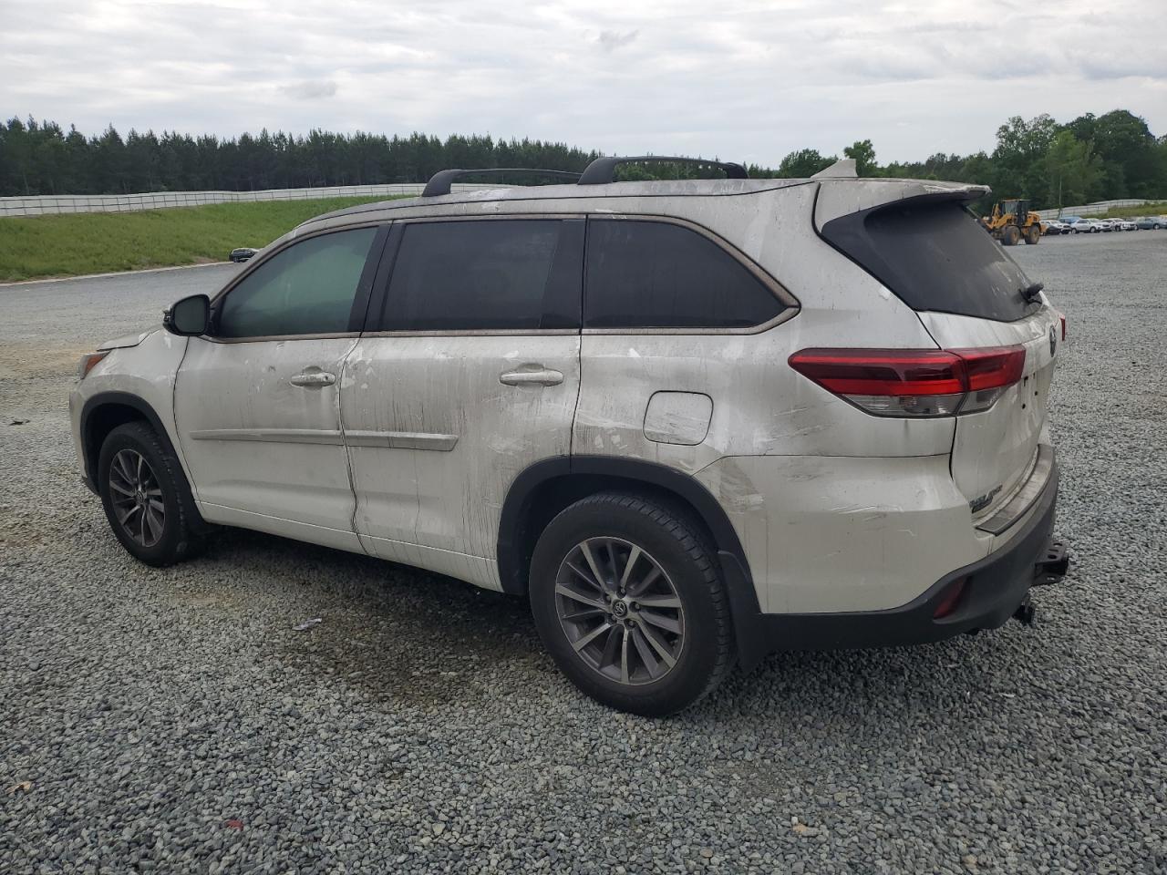 5TDJZRFH2HS357877 2017 Toyota Highlander Se