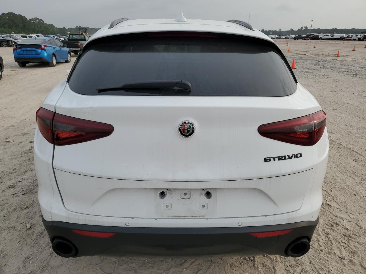 2020 Alfa Romeo Stelvio vin: ZASPAJAN8L7C95041