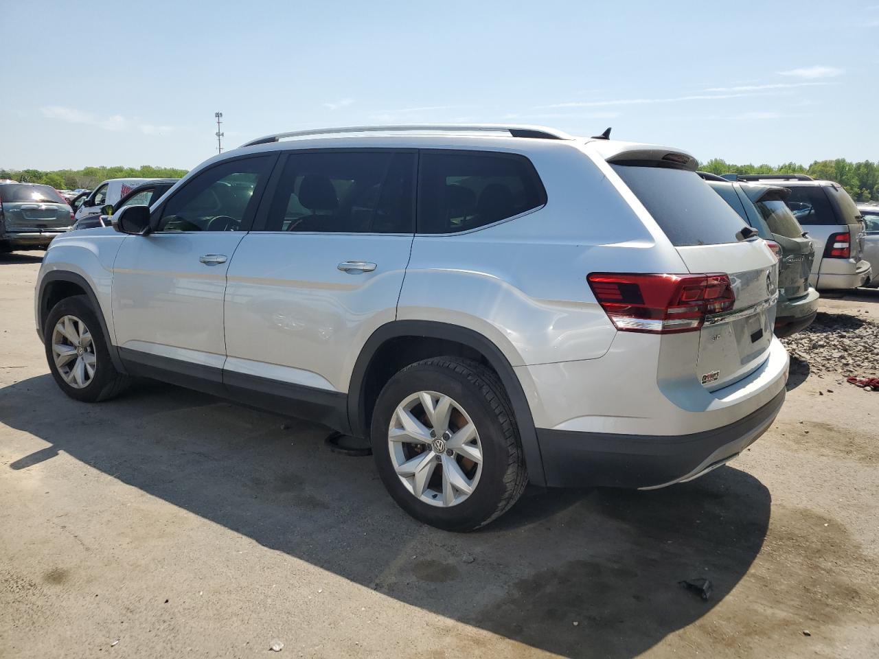 1V2CR2CA1JC568503 2018 Volkswagen Atlas Se