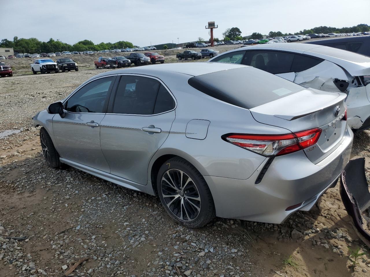 4T1B11HK8JU595445 2018 Toyota Camry L