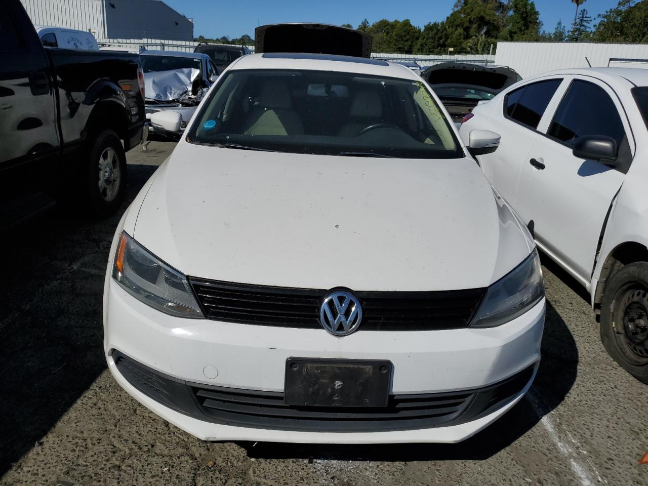 3VWBZ7AJ5BM327893 2011 Volkswagen Jetta Se