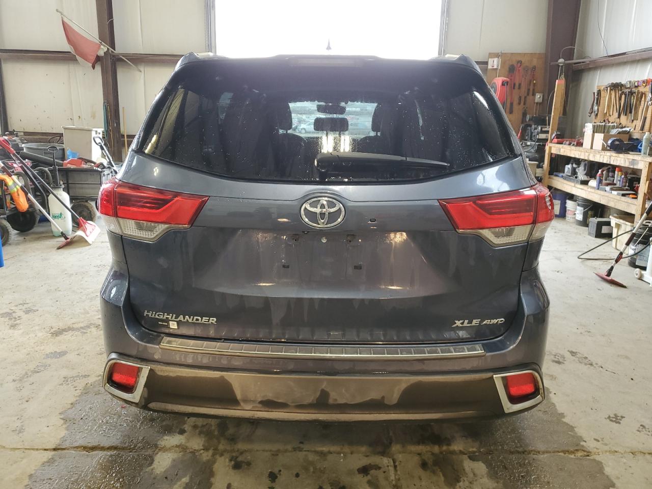 5TDJZRFH6JS863475 2018 Toyota Highlander Se