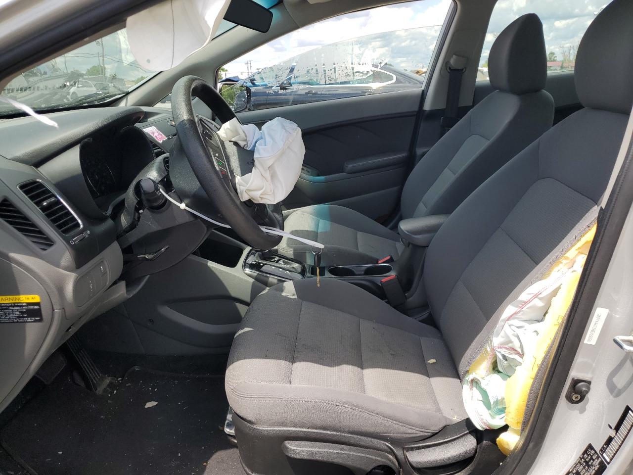 3KPFK4A71HE105026 2017 Kia Forte Lx