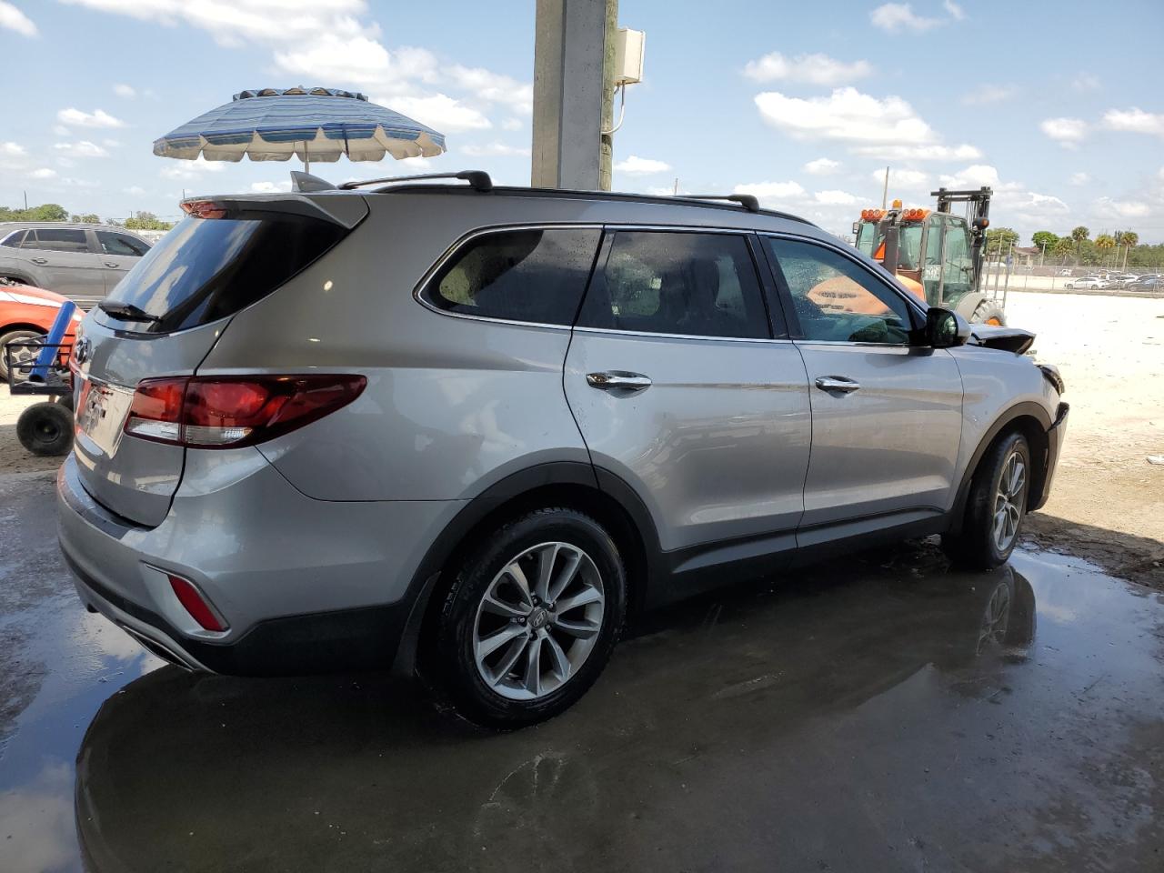 KM8SM4HF8JU289986 2018 Hyundai Santa Fe Se