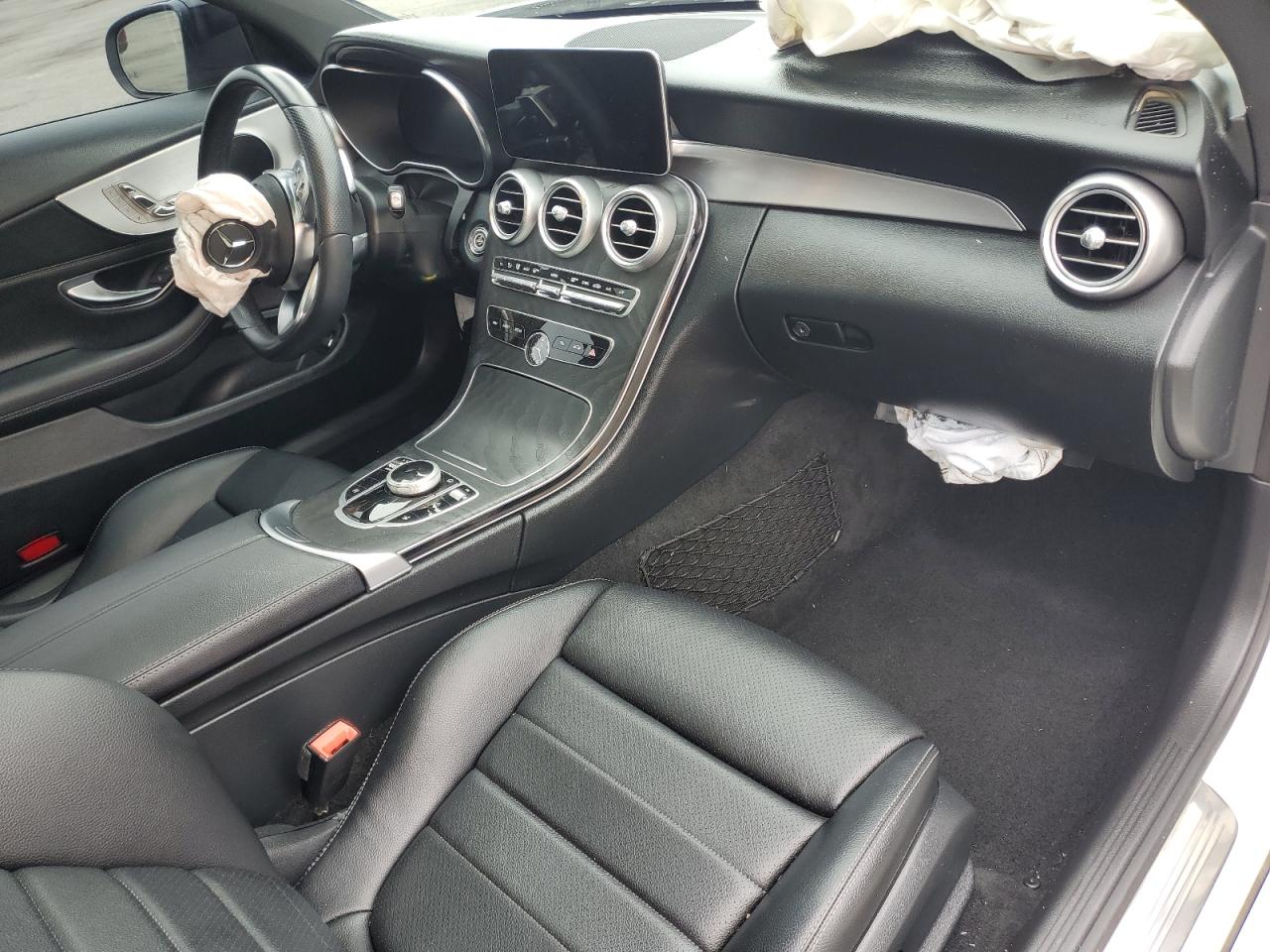 WDDWJ8DB3KF826865 2019 Mercedes-Benz C 300
