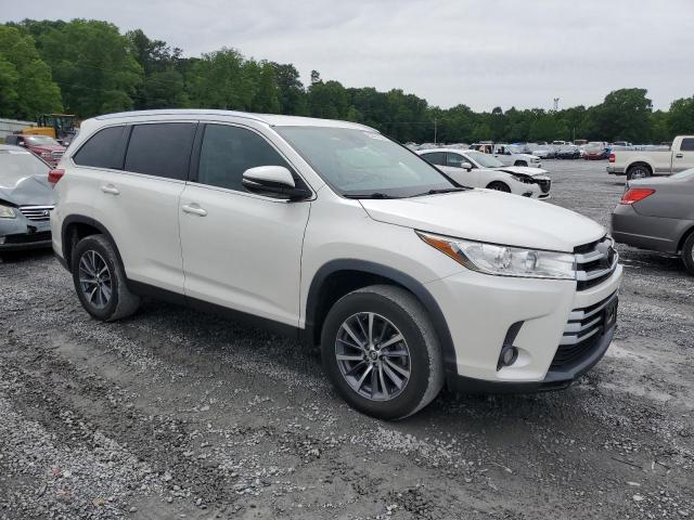 VIN 5TDKZRFH9KS569820 2019 Toyota Highlander, SE no.4