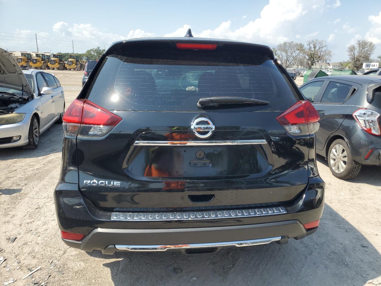 JN8AT2MT6JW457197 2018 Nissan Rogue S