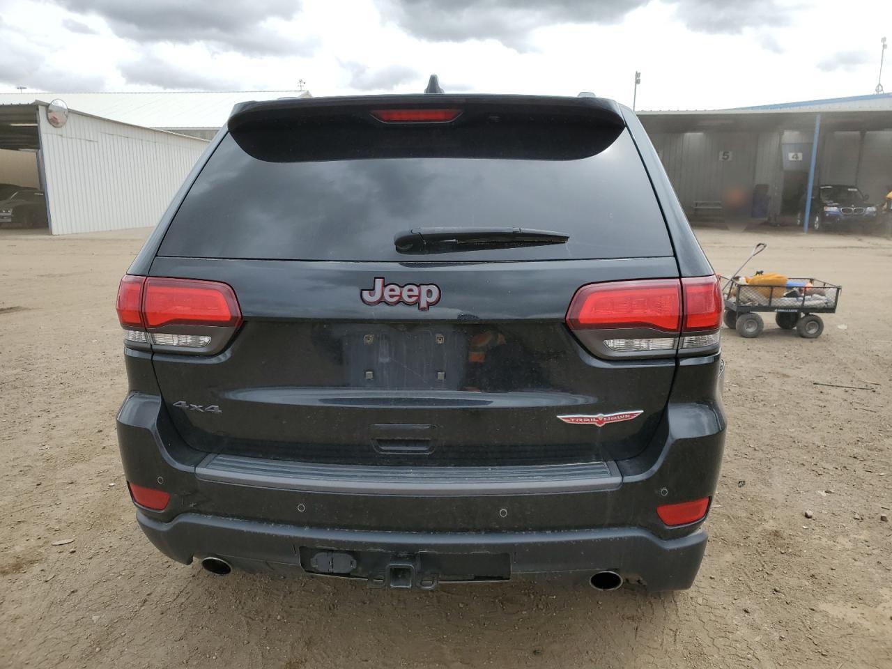 1C4RJFLG2JC233961 2018 Jeep Grand Cherokee Trailhawk