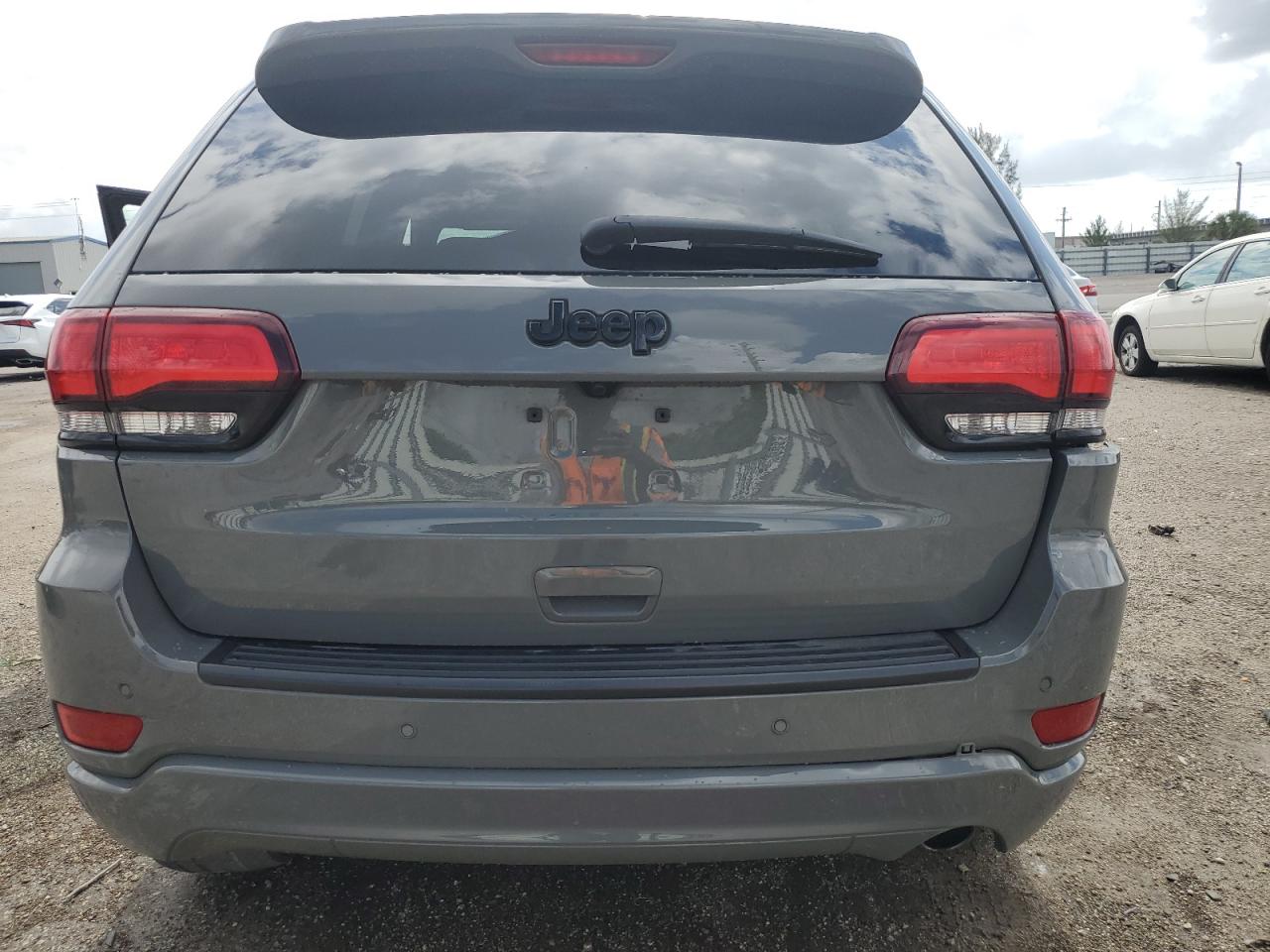 1C4RJEAGXLC403306 2020 Jeep Grand Cherokee Laredo