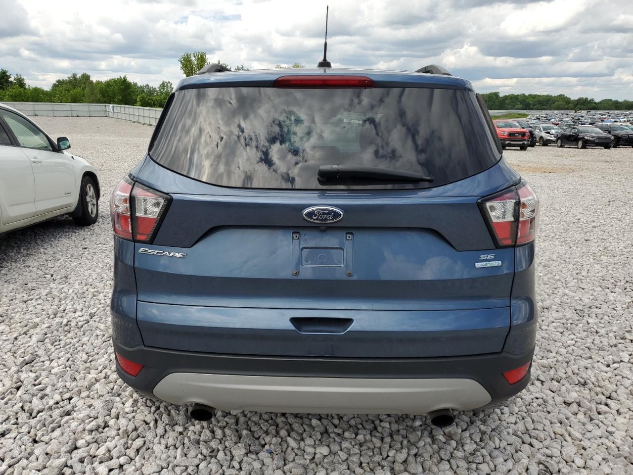 1FMCU0GDXJUC81935 2018 Ford Escape Se