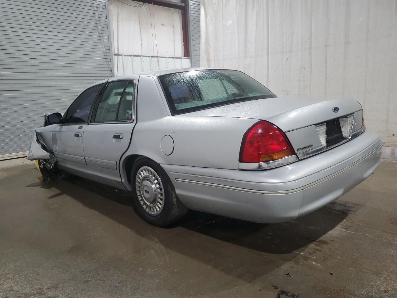 2FAFP73W31X150031 2001 Ford Crown Victoria